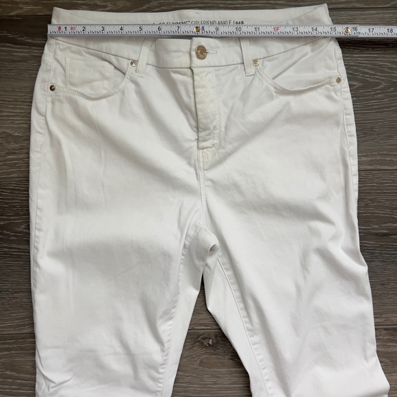 Chico's women’s White Jeans - Picture 5 of 6